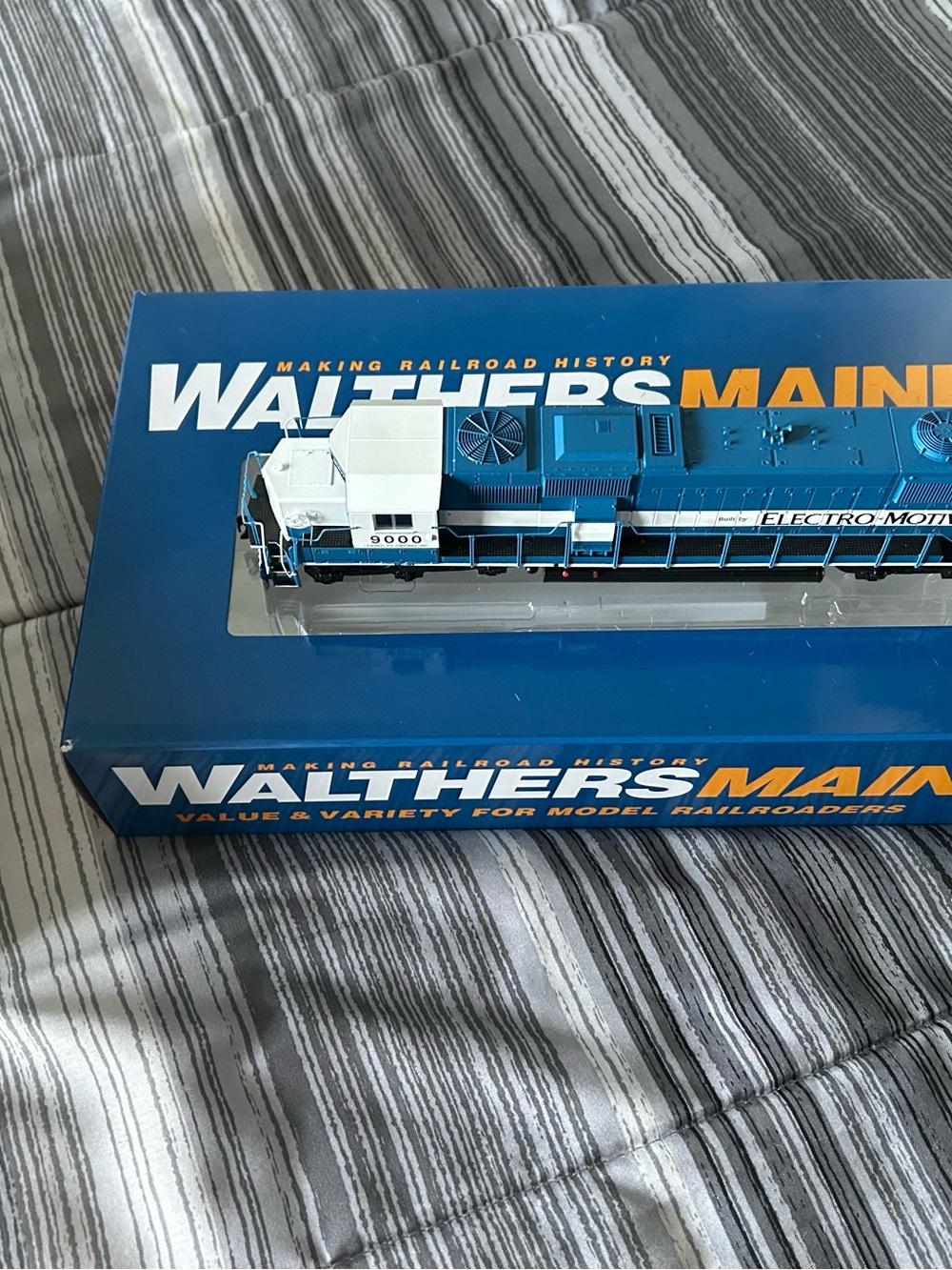 Mainline Blue & White Electro-Motive Locomotive Model